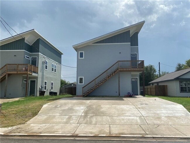 1310 Hausman Dr in Lockhart, TX - Building Photo - Building Photo