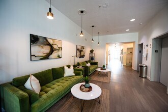 West Station Apartments in Salt Lake City, UT - Foto de edificio - Building Photo