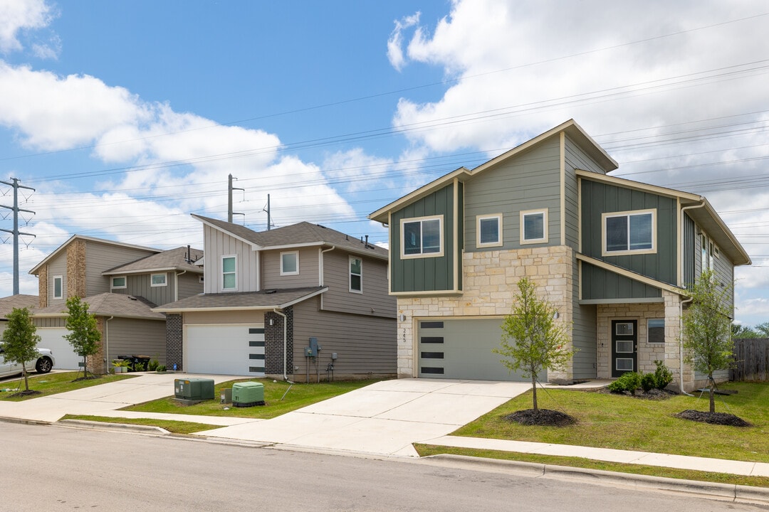 Millbrook Commons in San Marcos, TX - Building Photo