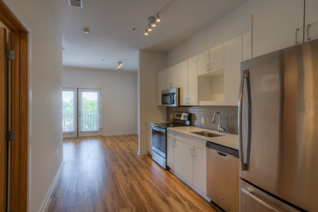 Blackstone Station in Omaha, NE - Foto de edificio - Interior Photo