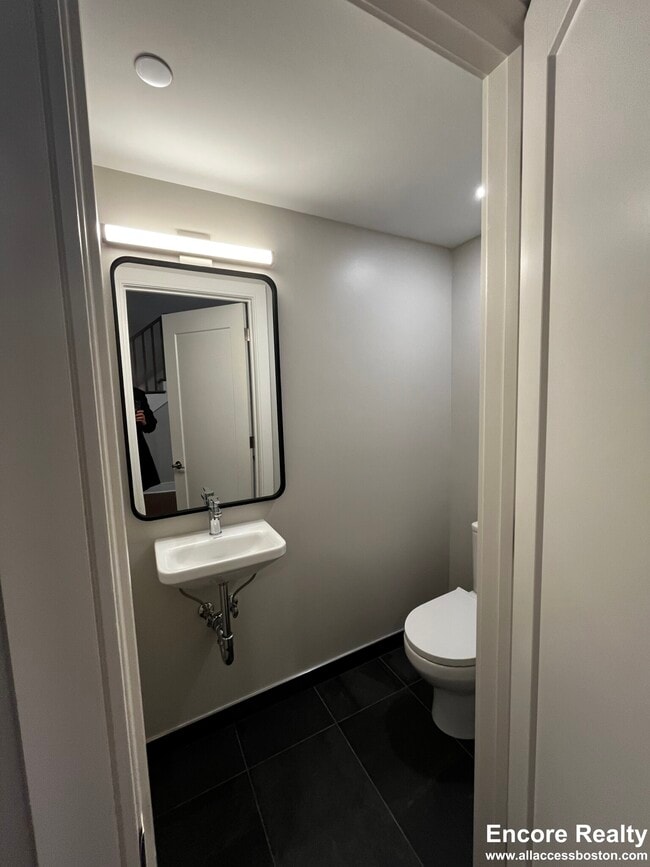 390 Harvard St in Cambridge, MA - Foto de edificio - Building Photo