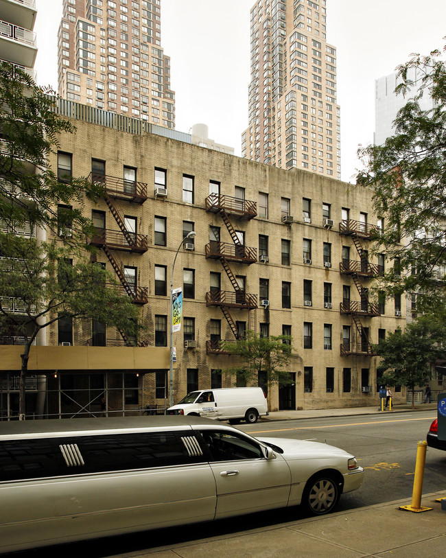 425 W 57th St in New York, NY - Foto de edificio - Building Photo