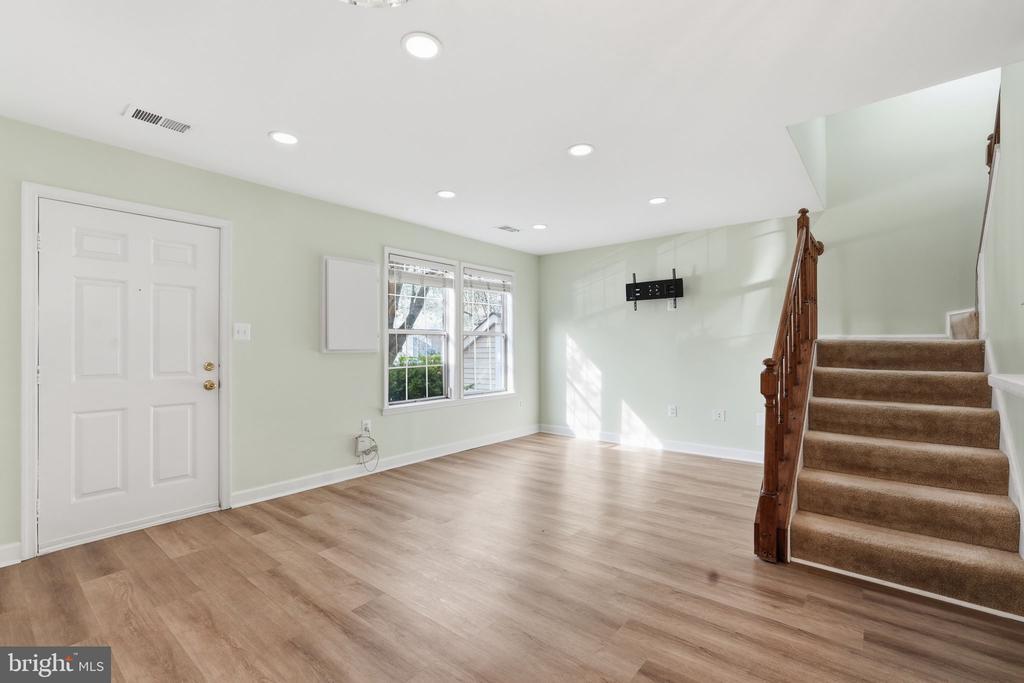 5957 Havener House Way in Centreville, VA - Building Photo