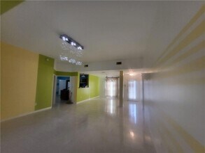 827 Charlie Dr in Gretna, LA - Foto de edificio - Building Photo