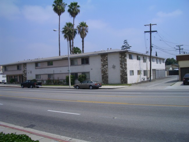 Ramona Apartments in El Monte, CA - Building Photo - Building Photo