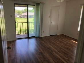 313 Shady Grove Dr, Unit 313 Shady Grove Dr. apt B in Granbury, TX - Building Photo - Building Photo