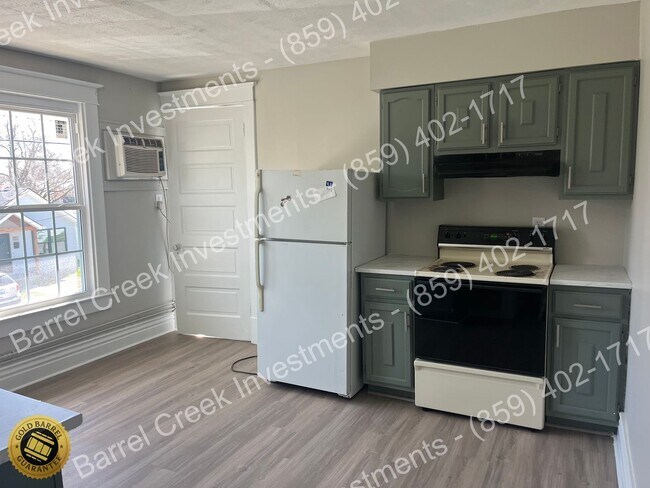 224 E Poplar St in Harrodsburg, KY - Building Photo - Building Photo