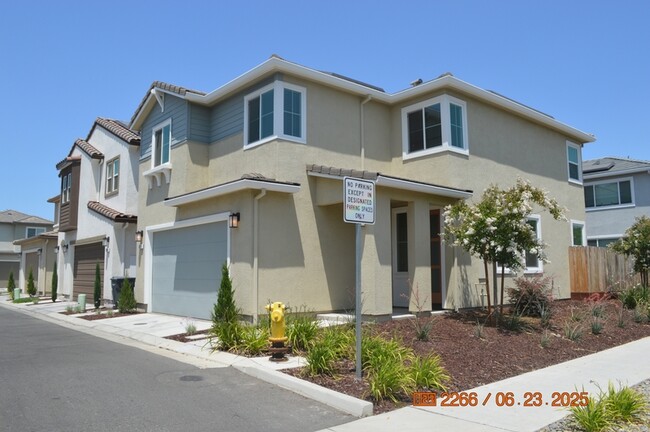 3922 Dedication Dr in Turlock, CA - Building Photo - Building Photo