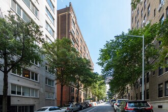 321 W 78th St in New York, NY - Building Photo - Building Photo