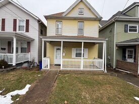 843 6th Ave in Coraopolis, PA - Building Photo