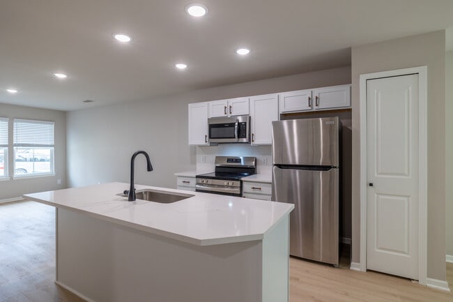 The Woodhaven Reserve in Woodhaven, MI - Foto de edificio - Interior Photo