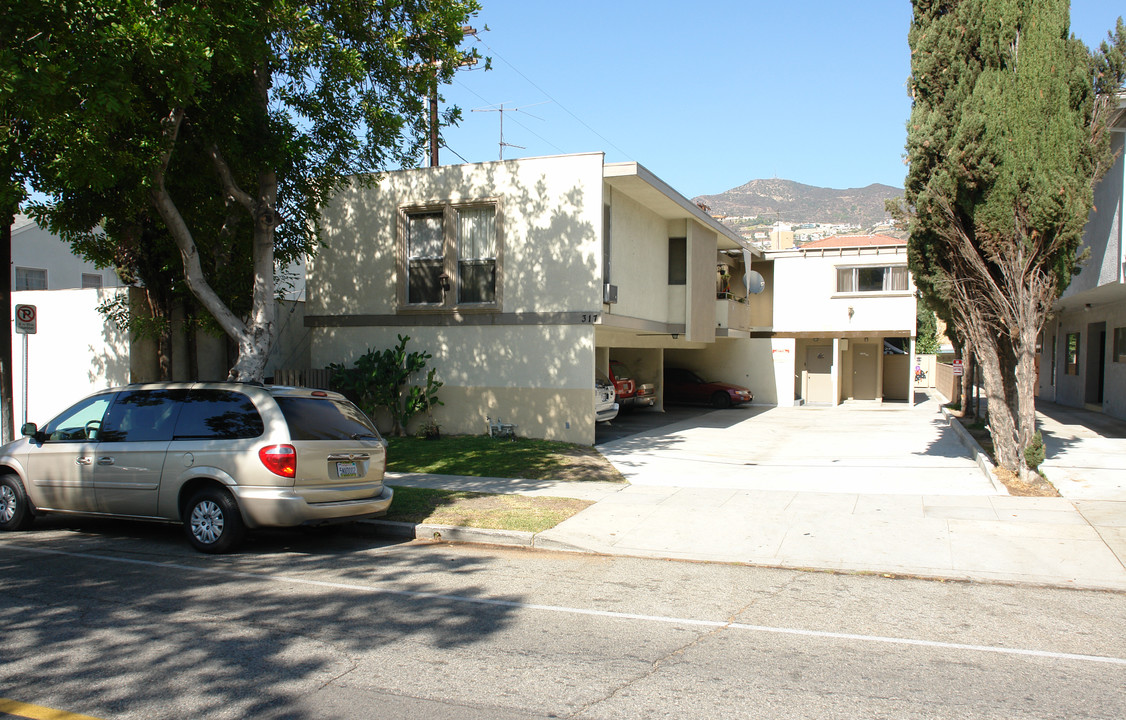 317 E Dryden St in Glendale, CA - Building Photo