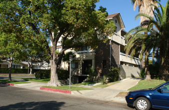 546 N Kenwood St in Glendale, CA - Building Photo - Building Photo