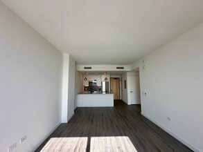 337 NW 31st St, Unit A2 in Miami, FL - Foto de edificio - Building Photo