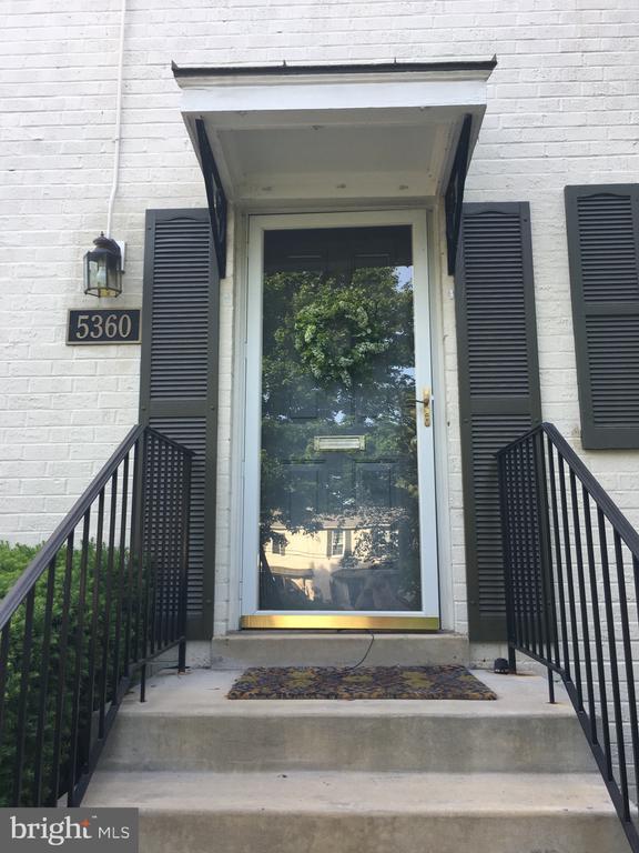 5358 Pooks Hill Rd in Bethesda, MD - Building Photo - Building Photo