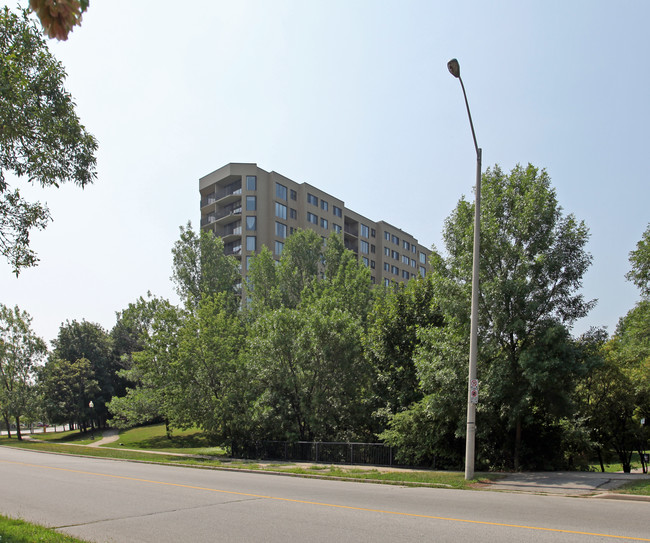 The Parkview in Mississauga, ON - Building Photo - Building Photo