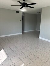 457 NE 139th St in North Miami, FL - Foto de edificio - Building Photo