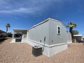 2060 N Center St in Mesa, AZ - Building Photo - Building Photo