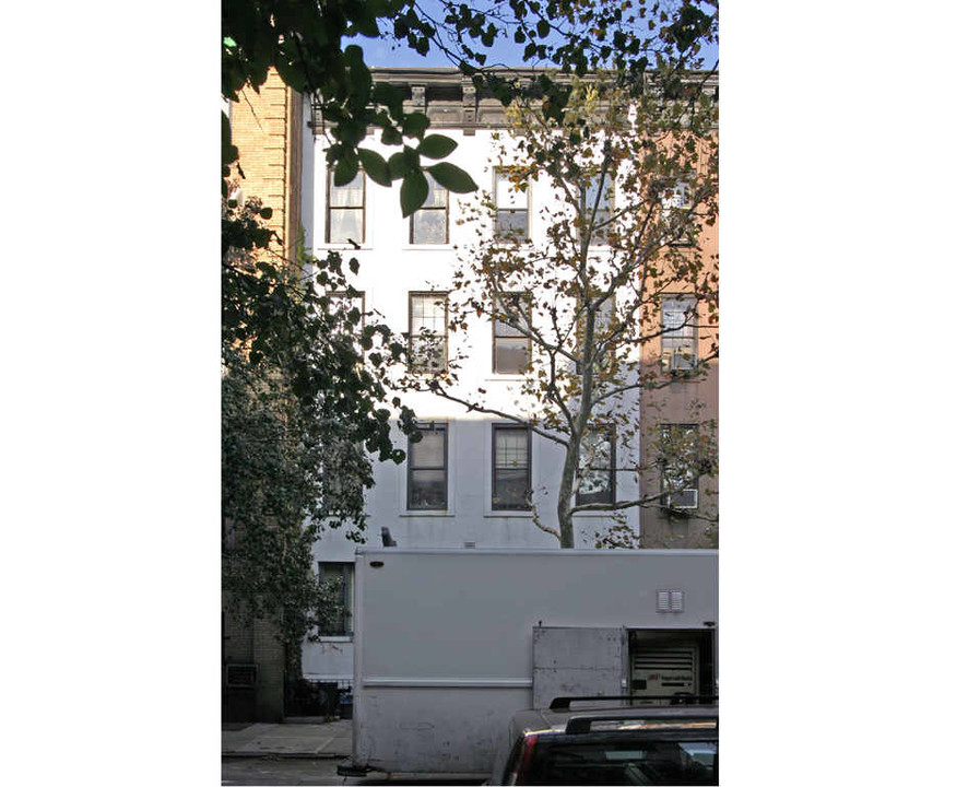 415 E 84th St in New York, NY - Building Photo