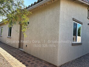 2750 La Verne Ave N in Tucson, AZ - Building Photo - Building Photo