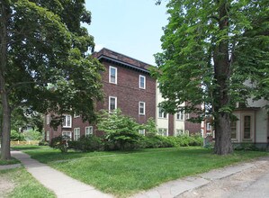 Arnold Court in Rochester, NY - Foto de edificio - Building Photo