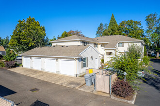 Douglas Professional Plaza in Canby, OR - Building Photo - Building Photo