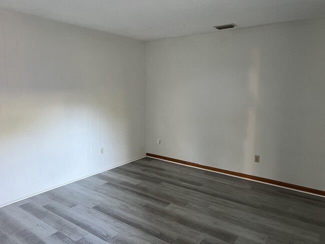 107 Horst Rd in Brandon, FL - Building Photo - Building Photo