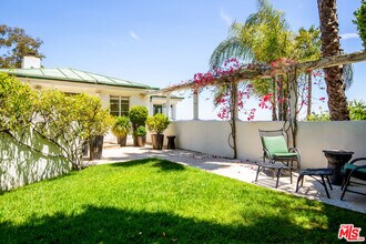 2249 Mountain Oak Dr in Los Angeles, CA - Building Photo - Building Photo