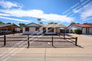 719 W Palomino Dr in Chandler, AZ - Building Photo
