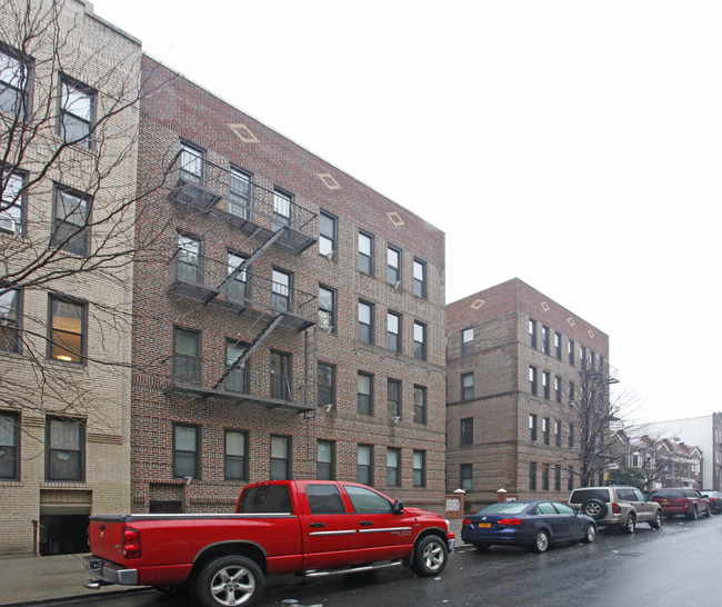 43-25 44th St in Sunnyside, NY - Building Photo - Building Photo