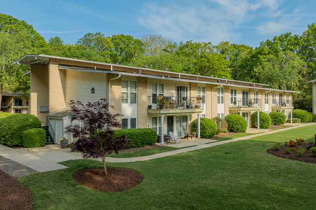 Spanish Trace Apartments in Raleigh, NC - Foto de edificio - Building Photo