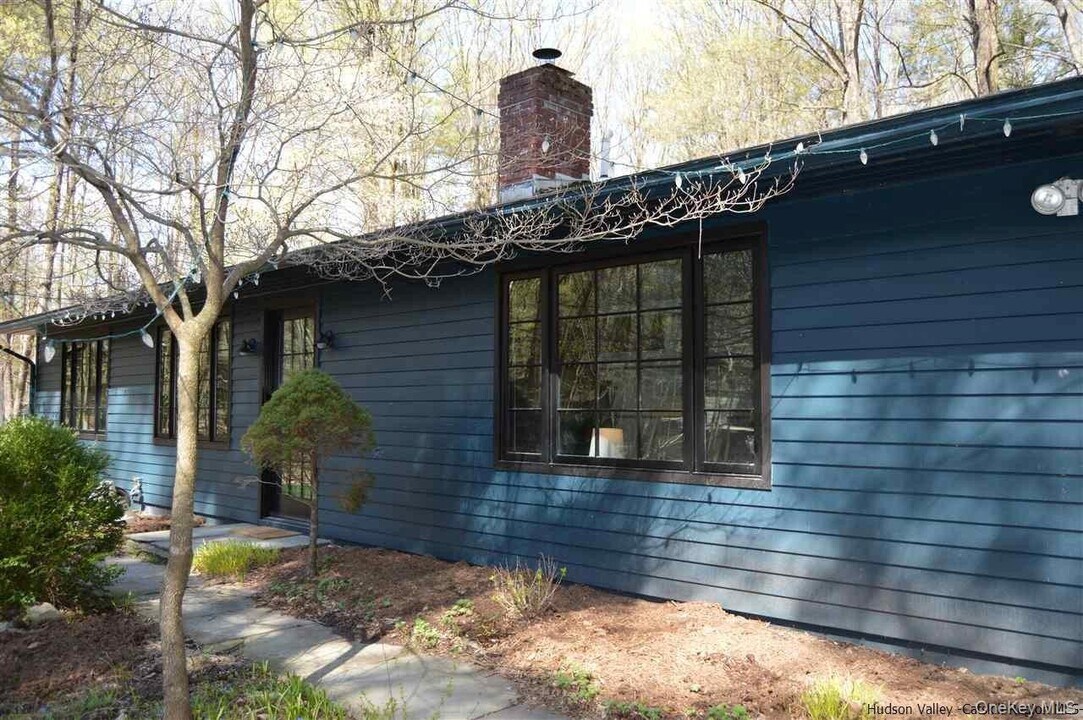 18 Marko Grove in Woodstock, NY - Building Photo