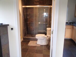 2800 E Evergreen Blvd, Unit Suite B Studio Apt in Vancouver, WA - Building Photo - Building Photo