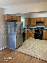 4144 Rockbridge Heights Dr in Stone Mountain, GA - Foto de edificio - Building Photo