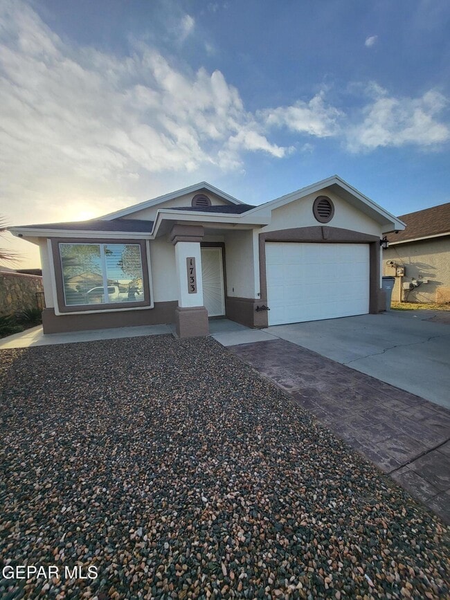 1733 Shreya St in El Paso, TX - Building Photo - Building Photo