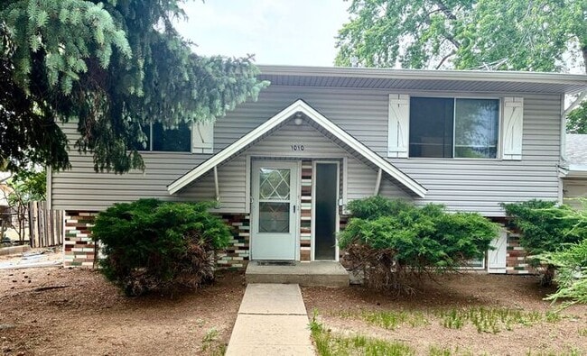 property at 1010 E 16th St