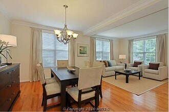6254 Taliaferro Way in Alexandria, VA - Foto de edificio - Building Photo