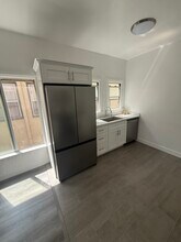 1352 S Burnside Ave, Unit 7 in Los Angeles, CA - Building Photo - Building Photo