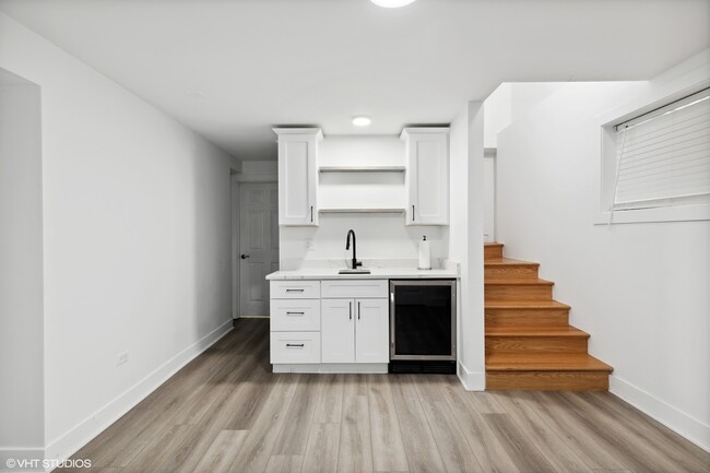 2623 N Kimball Ave in Chicago, IL - Building Photo - Interior Photo