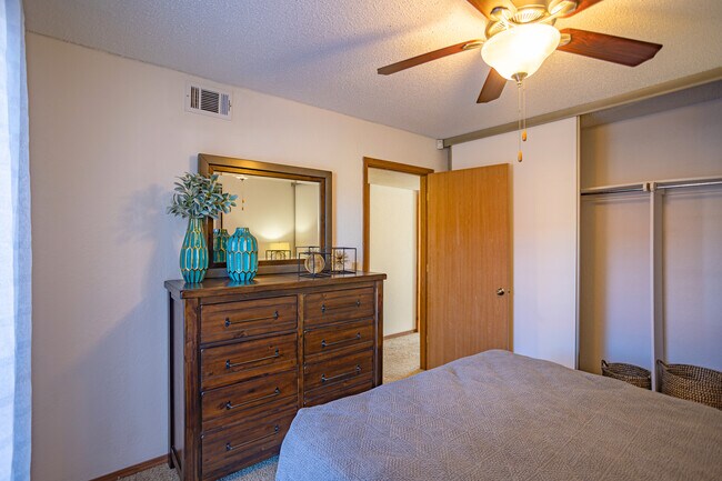 Warrington Apartments in Oklahoma City, OK - Building Photo - Interior Photo