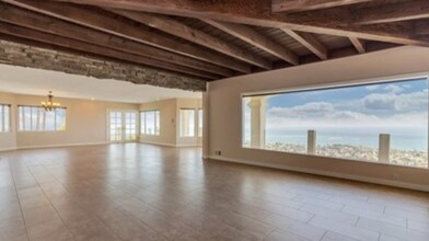 301 E Avenida Cordoba in San Clemente, CA - Building Photo - Building Photo