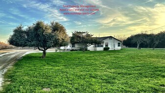 14733 Jackson Ave in Hanford, CA - Building Photo