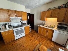 211 Holland St, Unit 2 in Somerville, MA - Building Photo