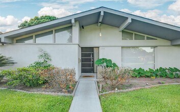 5754 Wigton Dr in Houston, TX - Building Photo - Building Photo