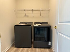 1242 Fairstone Dr in Lewis Center, OH - Building Photo - Building Photo