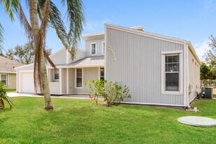 2574 SW Monterrey Ln in Port St. Lucie, FL - Building Photo