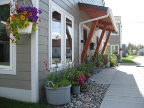 350 S Santa Claus Ln in North Pole, AK - Building Photo - Building Photo