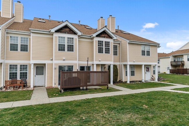 2720 Whispering Hills Dr in Chester, NY - Building Photo - Building Photo
