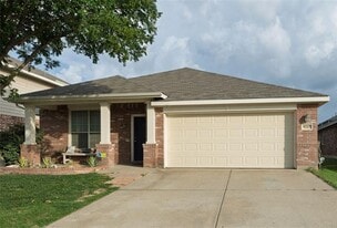 9217 Oldwest Trail in Fort Worth, TX - Building Photo