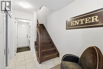 22 Spring Creek Dr in Waterdown, ON - Building Photo - Building Photo